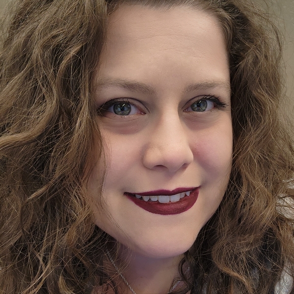 Meet your Posher, Tiffany - Picture 1 of 1